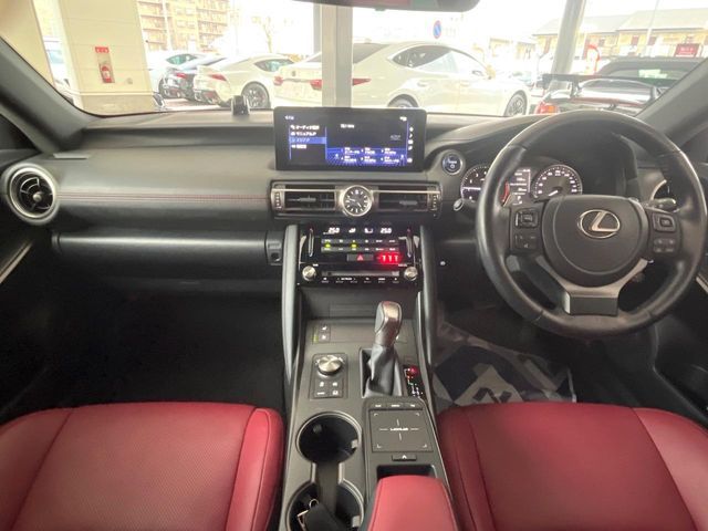 TOYOTA LEXUS IS300H 2021 Image 31