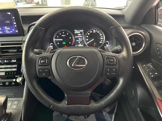 TOYOTA LEXUS IS300H 2021 Image 31