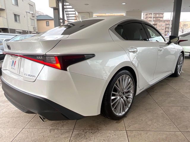 TOYOTA LEXUS IS300H 2021 Image 31