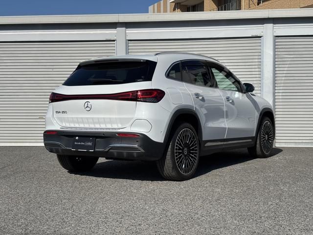 MERCEDES BENZ EQA 2021 Image 31