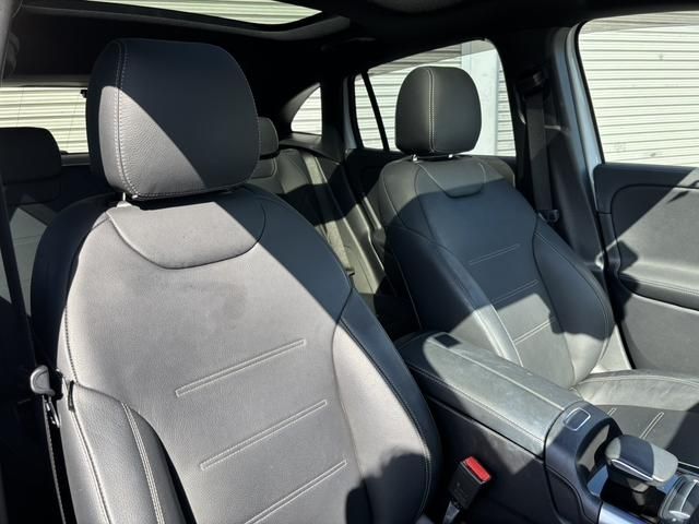 MERCEDES BENZ EQA 2021 Image 31