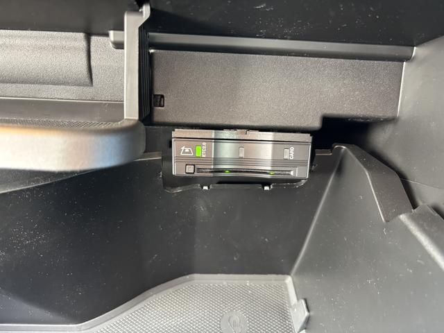 MERCEDES BENZ EQA 2021 Image 31