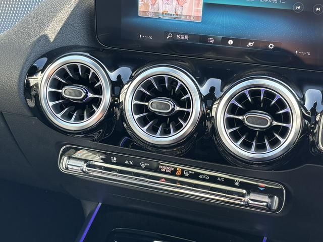 MERCEDES BENZ EQA 2021 Image 31