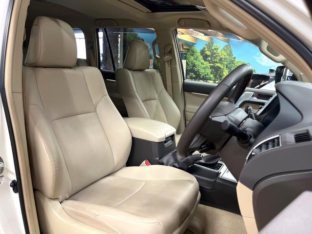 TOYOTA LANDCRUISER PRADO 2023 Image 31