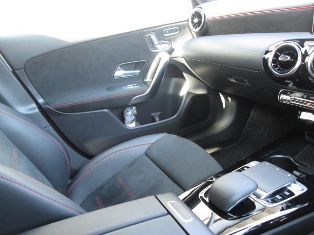 MERCEDES BENZ A CLAS 2019 Image 31