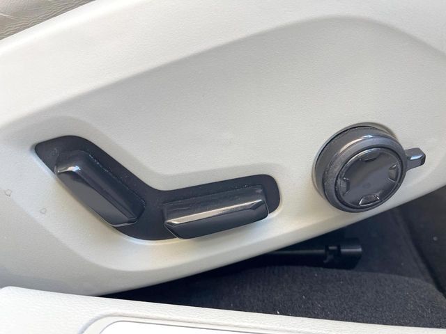 VOLVO V60 2018 Image 31