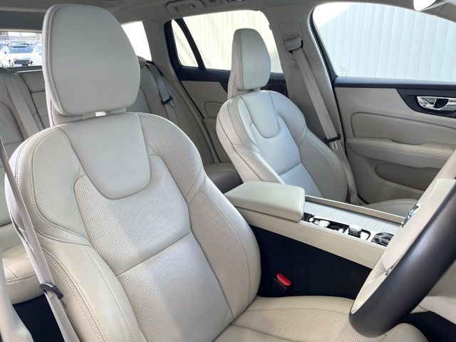 VOLVO V60 2018 Image 31