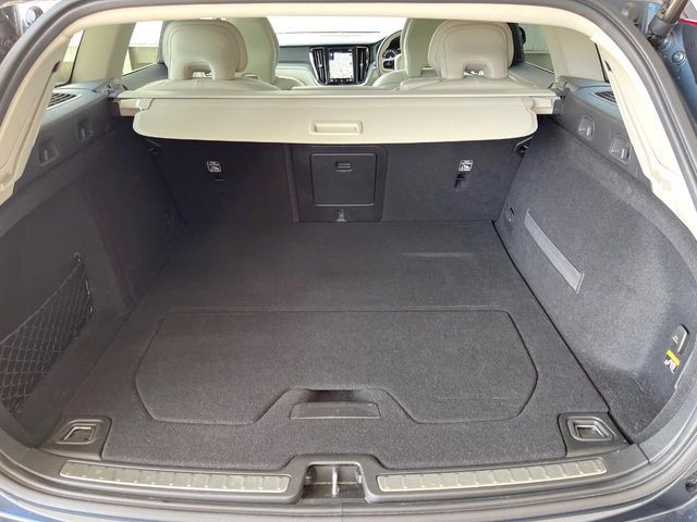 VOLVO V60 2018 Image 31