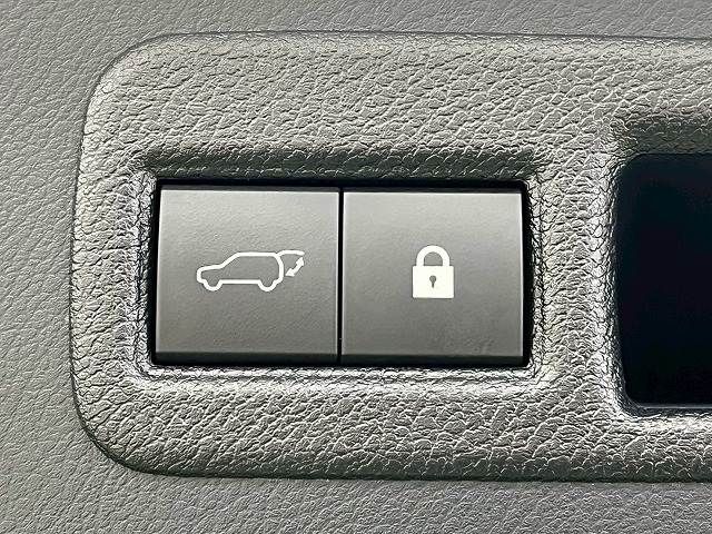 TOYOTA LEXUS NX300H 2019 Image 31