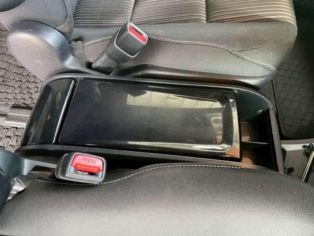 TOYOTA VOXY 2018 Image 31