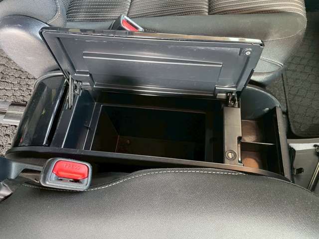 TOYOTA VOXY 2018 Image 31