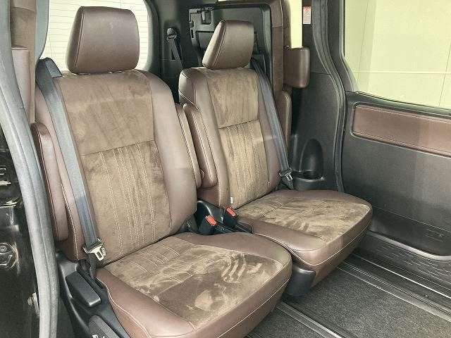 TOYOTA ESQUIRE HYBRID 2018 Image 31