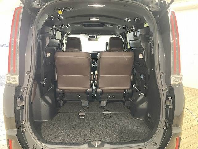 TOYOTA ESQUIRE HYBRID 2018 Image 31