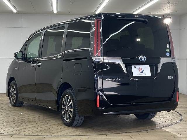 TOYOTA ESQUIRE HYBRID 2018 Image 31