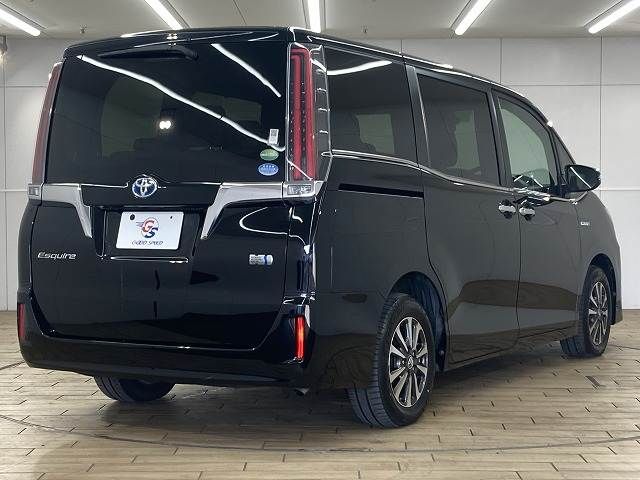 TOYOTA ESQUIRE HYBRID 2018 Image 31