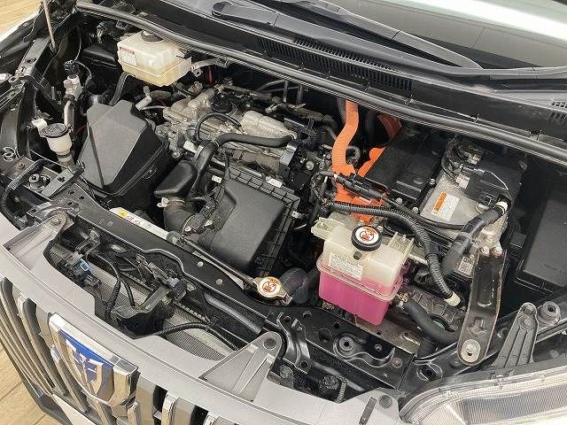 TOYOTA ESQUIRE HYBRID 2018 Image 31