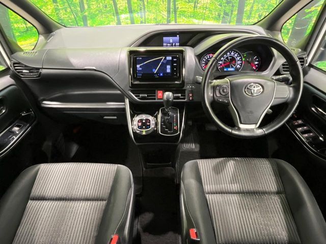 TOYOTA VOXY 4WD 2018 Image 31