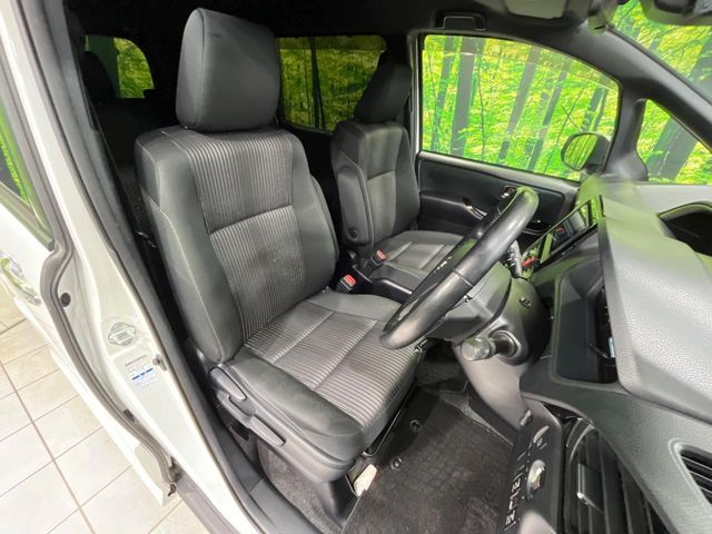 TOYOTA VOXY 4WD 2018 Image 31