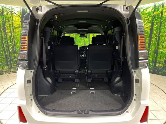 TOYOTA VOXY 4WD 2018 Image 31