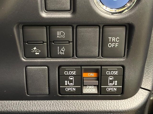 TOYOTA VOXY HYBRID 2020 Image 31