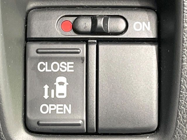 HONDA N BOX 2017 Image 31