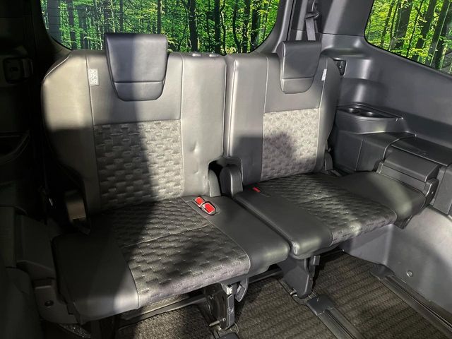 TOYOTA VOXY HYBRID 4WD 2023 Image 31