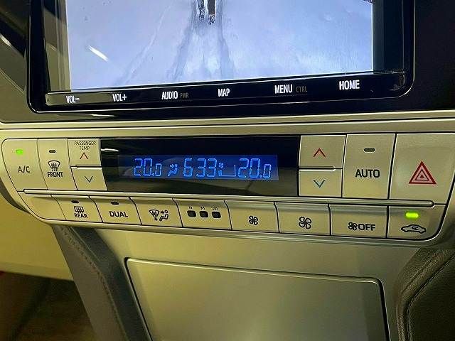 TOYOTA LANDCRUISER PRADO 2018 Image 31