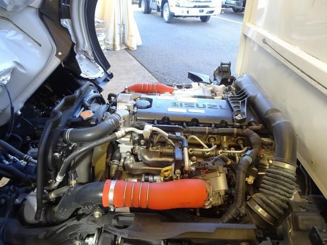 ISUZU ELF 2023 Image 31