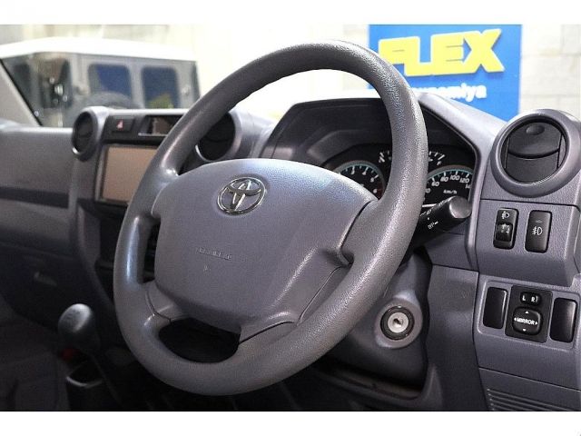 TOYOTA LANDCRUISER VAN 2015 Image 31