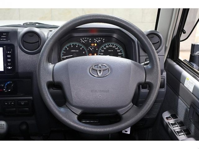 TOYOTA LANDCRUISER VAN 2015 Image 31