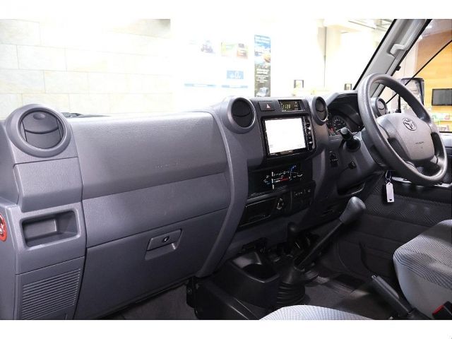 TOYOTA LANDCRUISER VAN 2015 Image 31