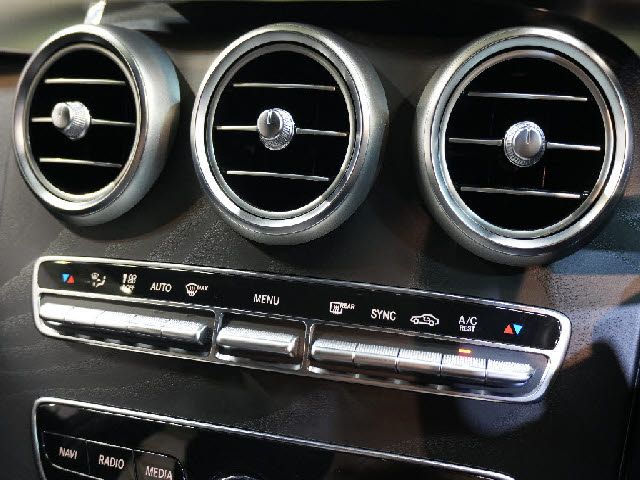 MERCEDES BENZ C CLAS 2018 Image 31