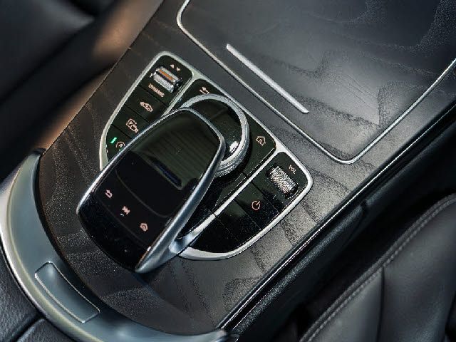 MERCEDES BENZ C CLAS 2018 Image 31