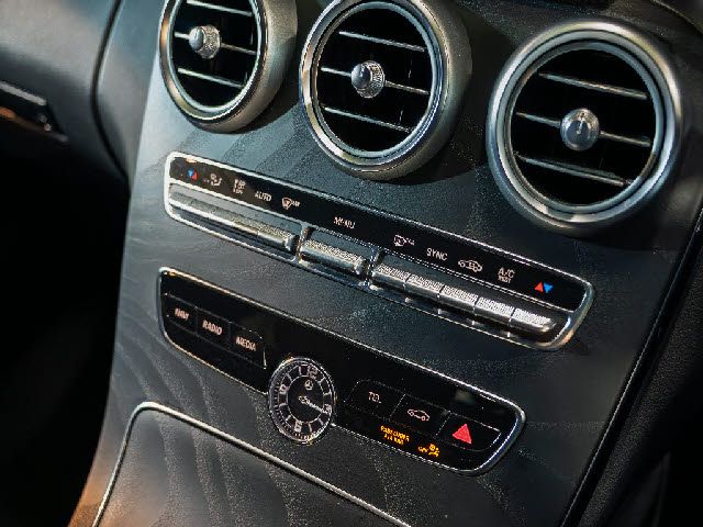 MERCEDES BENZ C CLAS 2018 Image 31