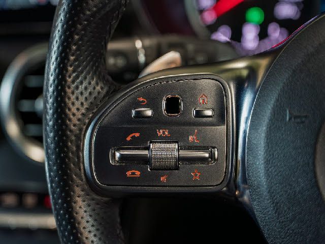 MERCEDES BENZ C CLAS 2018 Image 31