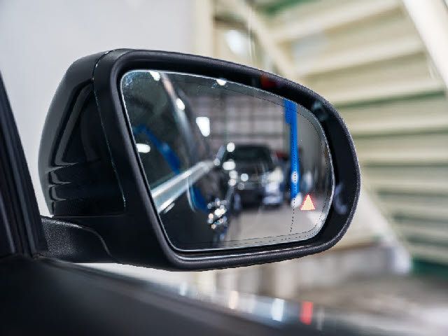 MERCEDES BENZ C CLAS 2018 Image 31