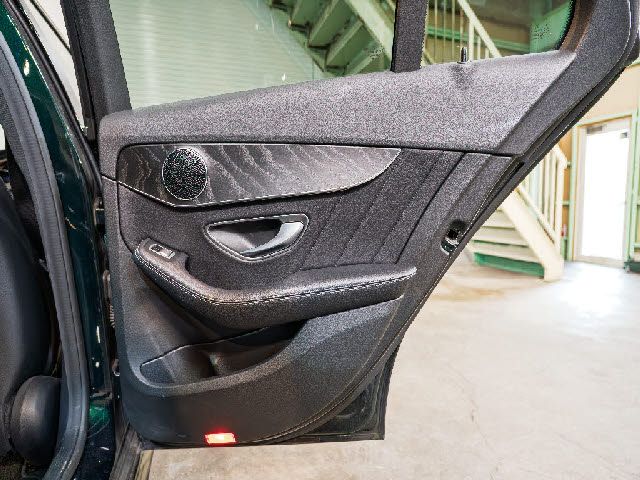 MERCEDES BENZ C CLAS 2018 Image 31