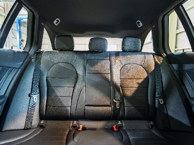 MERCEDES BENZ C CLAS 2018 Image 31