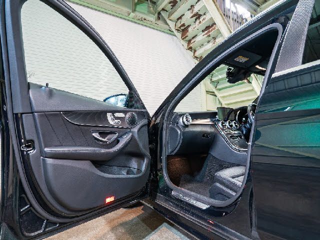 MERCEDES BENZ C CLAS 2018 Image 31