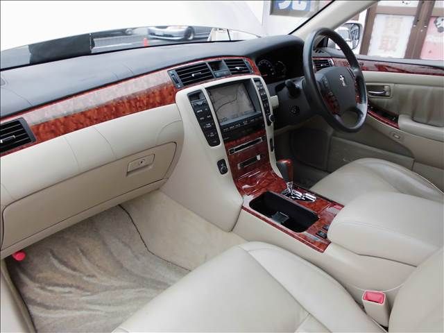 TOYOTA CROWN SEDAN 2004 Image 31