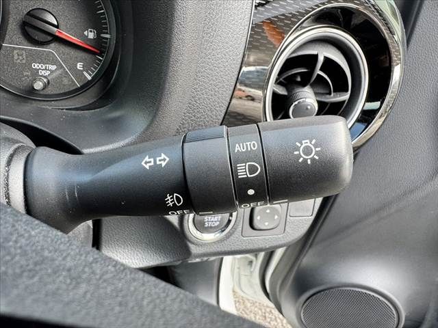 TOYOTA VITZ 2019 Image 31