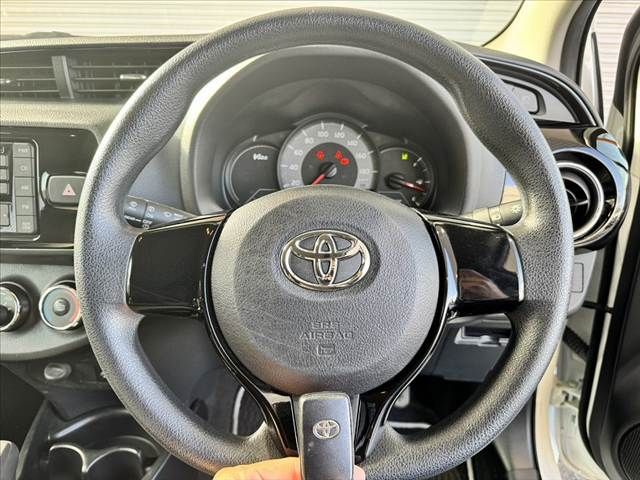 TOYOTA VITZ 2019 Image 31