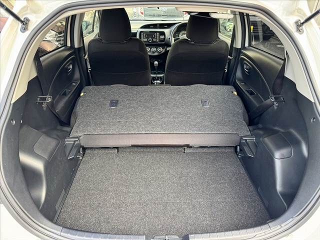 TOYOTA VITZ 2019 Image 31