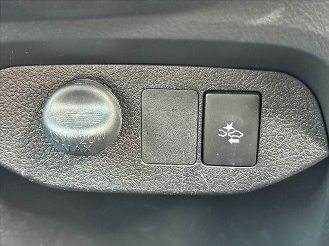 TOYOTA VITZ 2019 Image 31