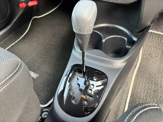 TOYOTA VITZ 2019 Image 31