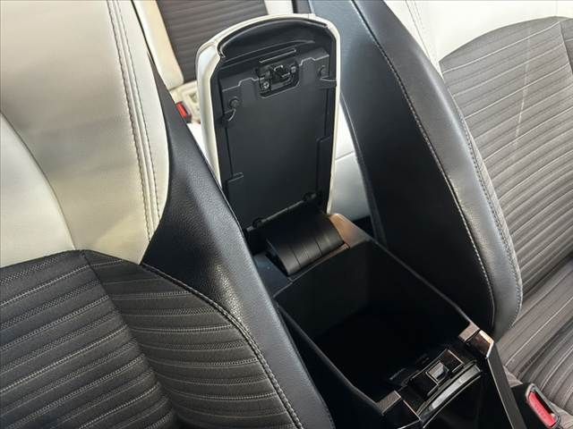 TOYOTA COROLLA SEDAN 2019 Image 31