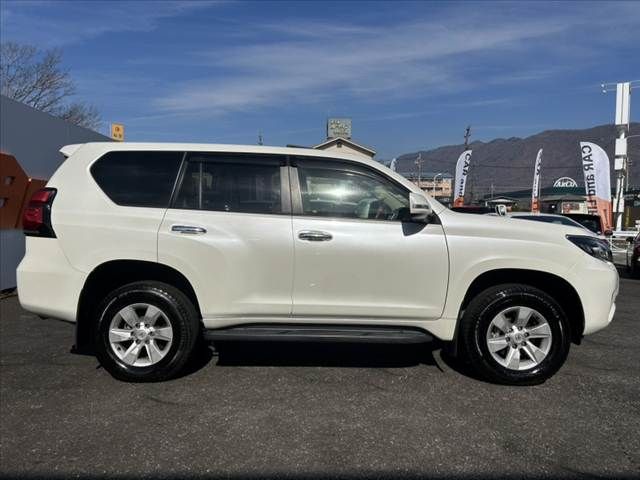 TOYOTA LANDCRUISER PRADO 2017 Image 31