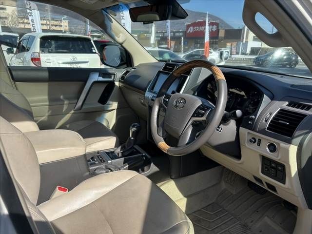 TOYOTA LANDCRUISER PRADO 2017 Image 31