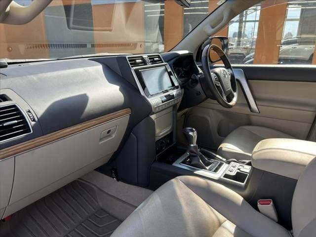 TOYOTA LANDCRUISER PRADO 2017 Image 31
