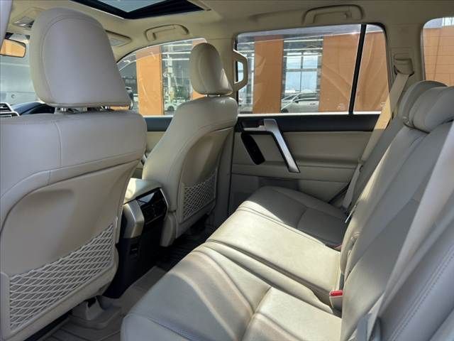 TOYOTA LANDCRUISER PRADO 2017 Image 31